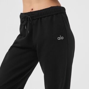Alo Yoga Accolade Sweatpant - Small